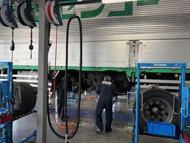 特典多数あり！自社車両の自動車整備士